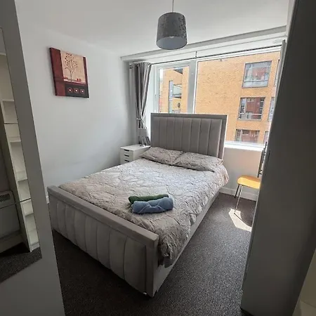 2 Bedroom 8 Near Centre, Free Parking * Dublin