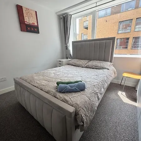 2 Bedroom 8 Near Centre, Free Parking Dublin
