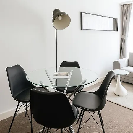 2 Bedroom 8 Near Centre, Free Parking * دبلن