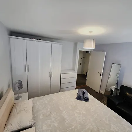 شقة 2 Bedroom 8 Near Centre, Free Parking