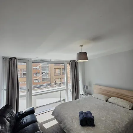 2 Bedroom 8 Near Centre, Free Parking شقة دبلن
